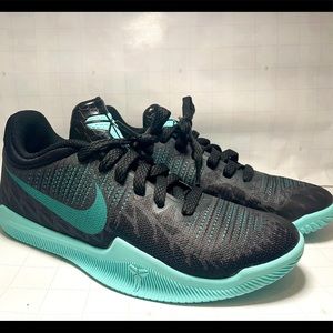 -NIKE MAMBA RAGE ANTHRACITE BLACK AURORA GREEN Sz 4y